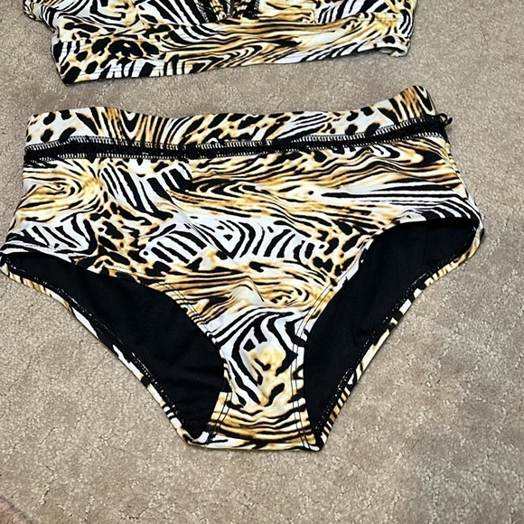 Animal print two-piece bikini size small - Picture 4 of 11